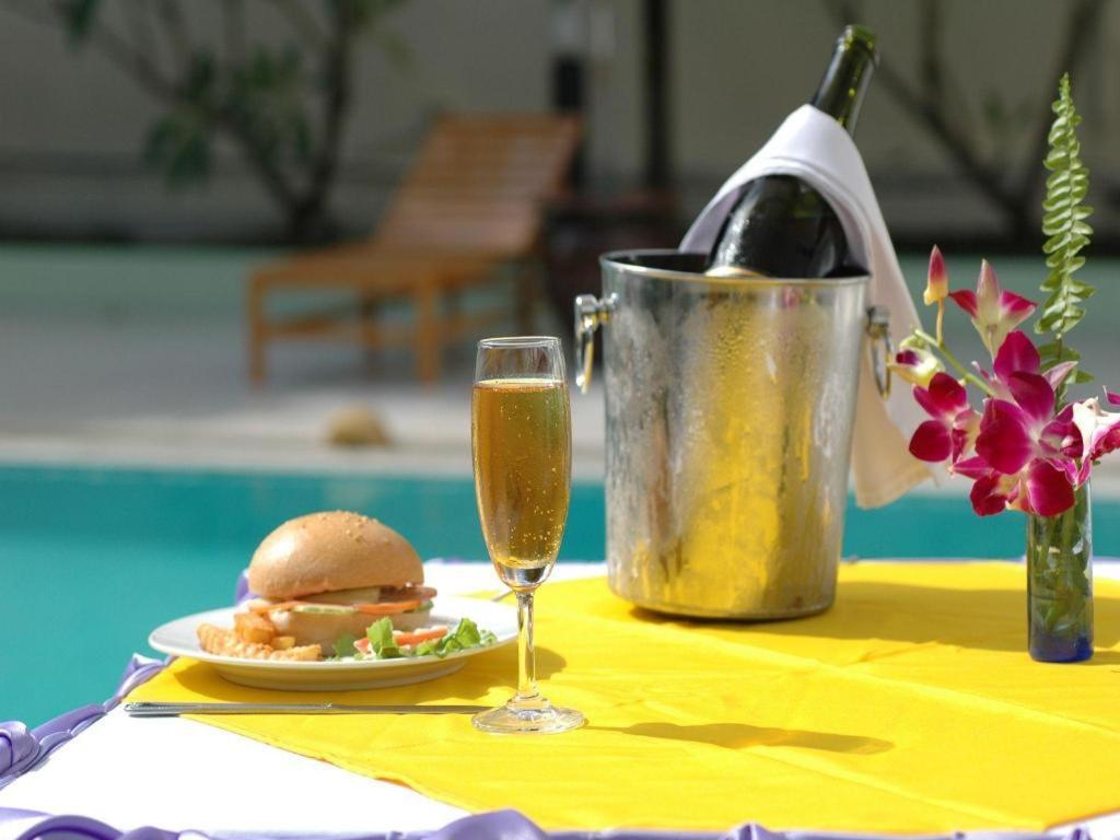 Yuzana Garden Hotel Янгон Экстерьер фото