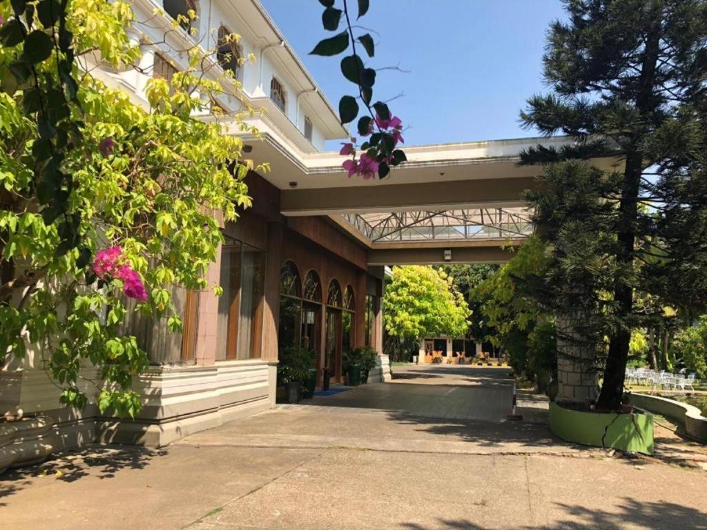 Yuzana Garden Hotel Янгон Экстерьер фото