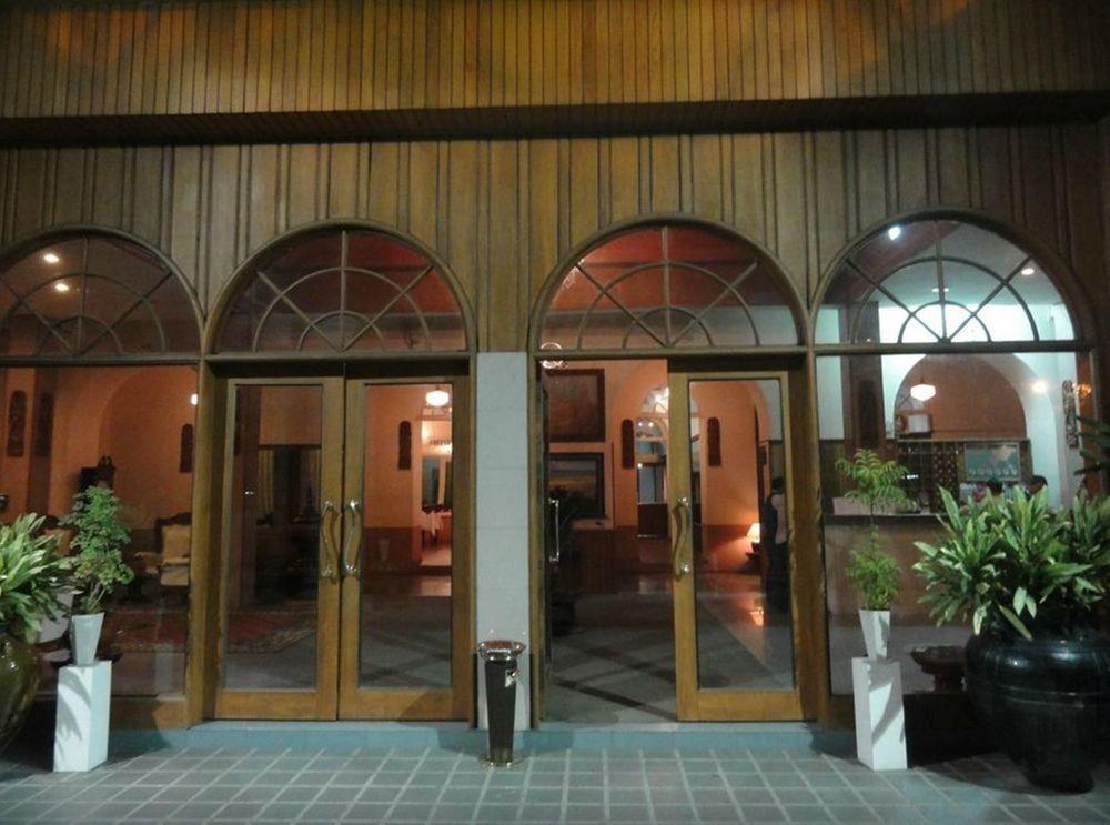 Yuzana Garden Hotel Янгон Экстерьер фото