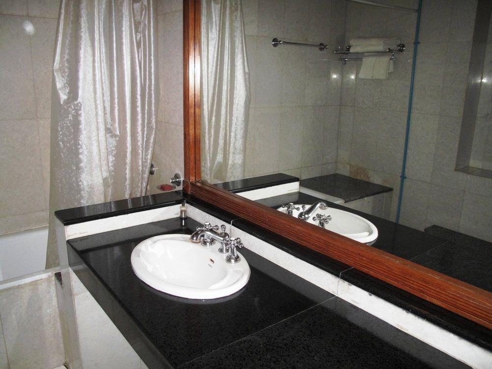Yuzana Garden Hotel Янгон Экстерьер фото