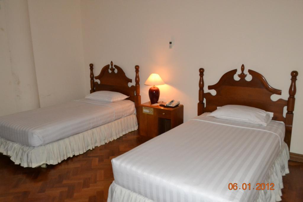 Yuzana Garden Hotel Янгон Экстерьер фото