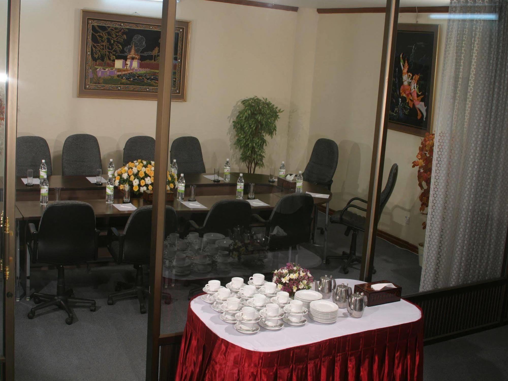 Yuzana Garden Hotel Янгон Экстерьер фото
